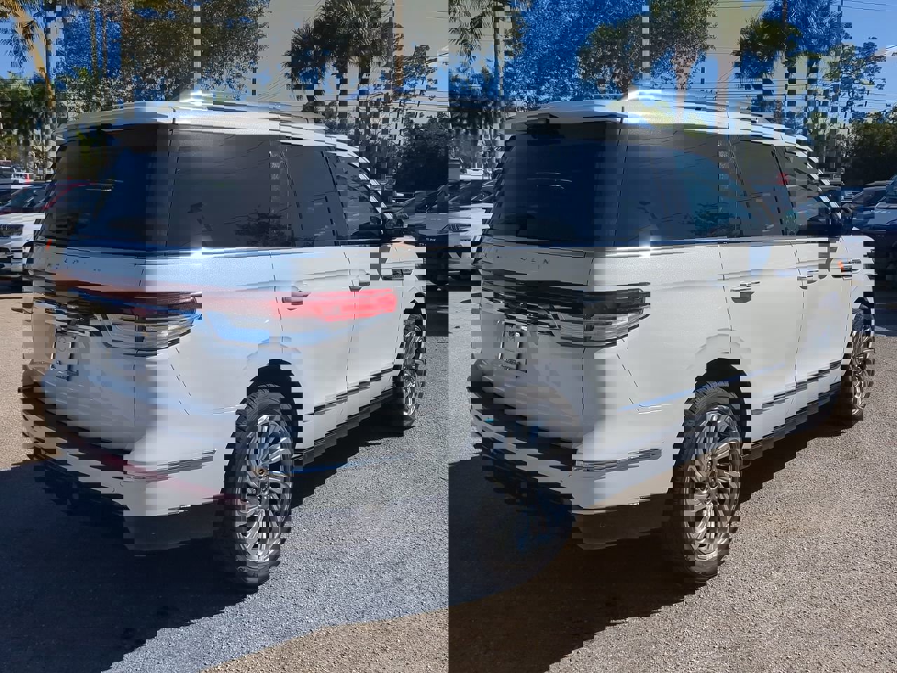 Used 2023 Lincoln Navigator Reserve image 5