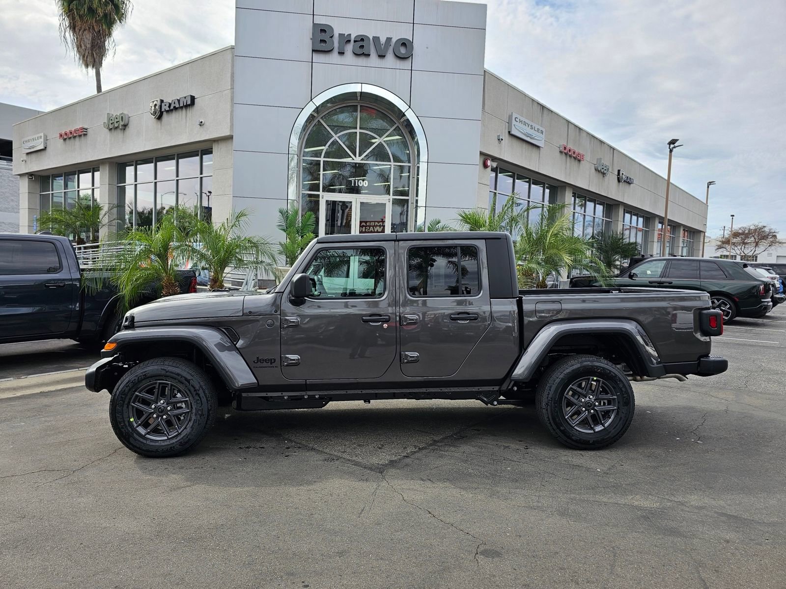 New 2026 Jeep Gladiator Sport image 4