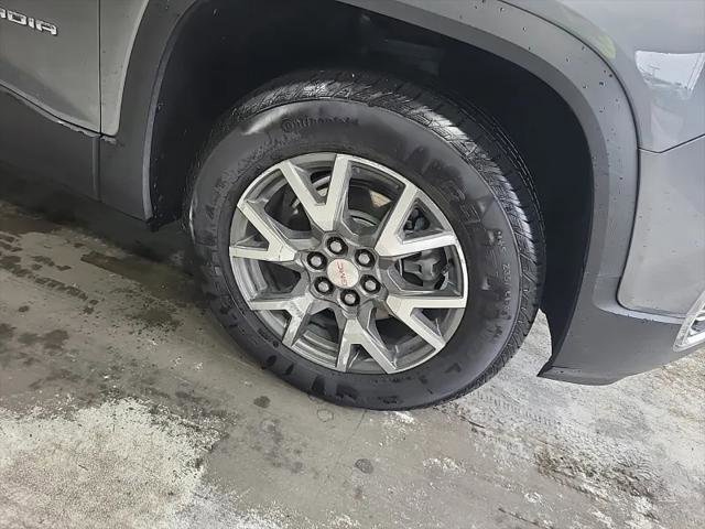 Used 2022 GMC Acadia SLE w/ Driver Convenience Package FWD image 9