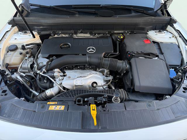 Used 2022 Mercedes-Benz GLB 250 w/ Premium Package Lite image 27