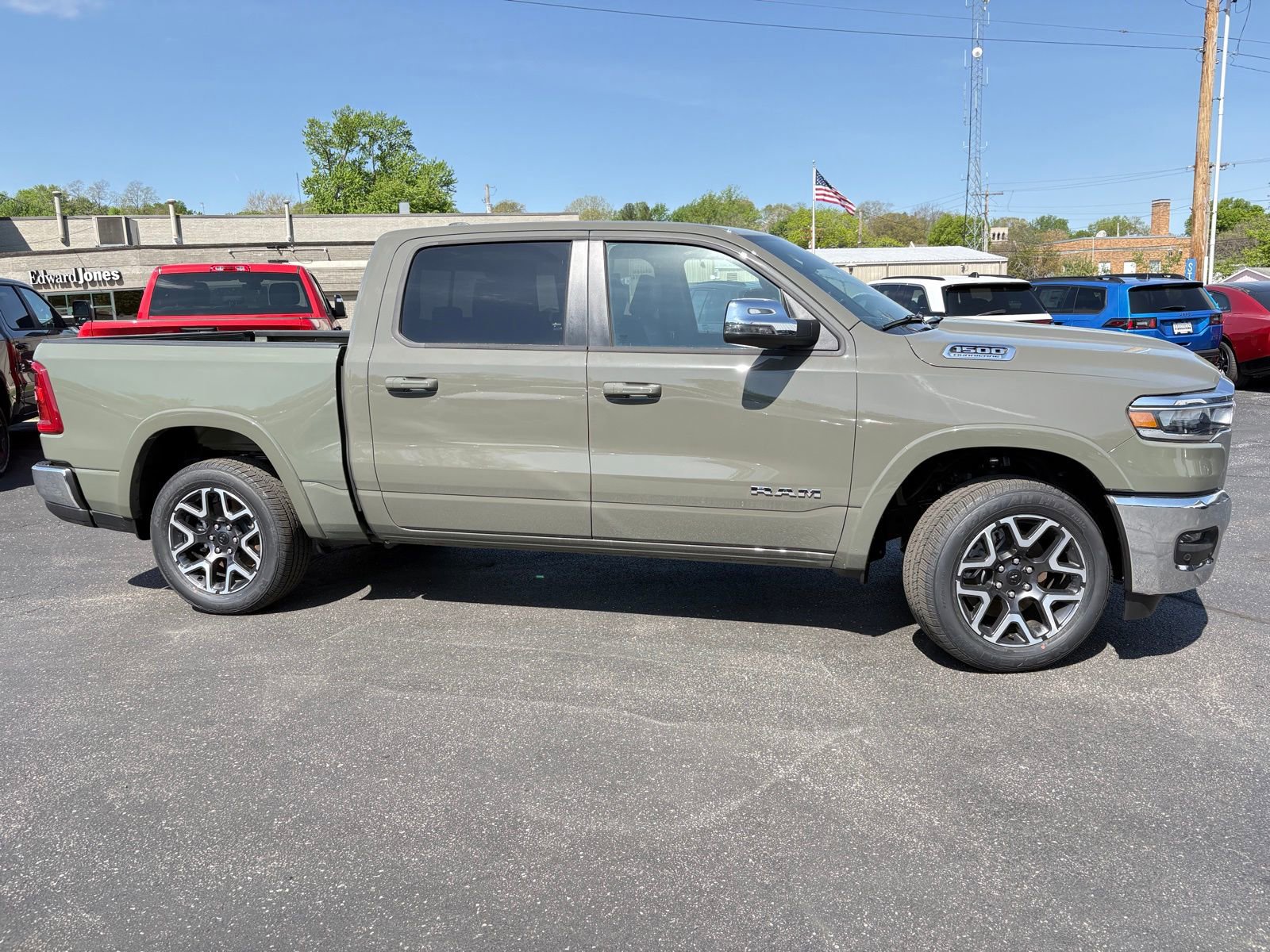 Used 2026 RAM 1500 Laramie AWD/4WD image 4