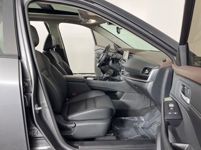 Used 2023 Nissan Rogue SV w/ SV Premium B Package image 41