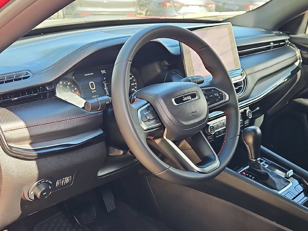 Used 2025 Jeep Compass Trailhawk AWD/4WD image 15