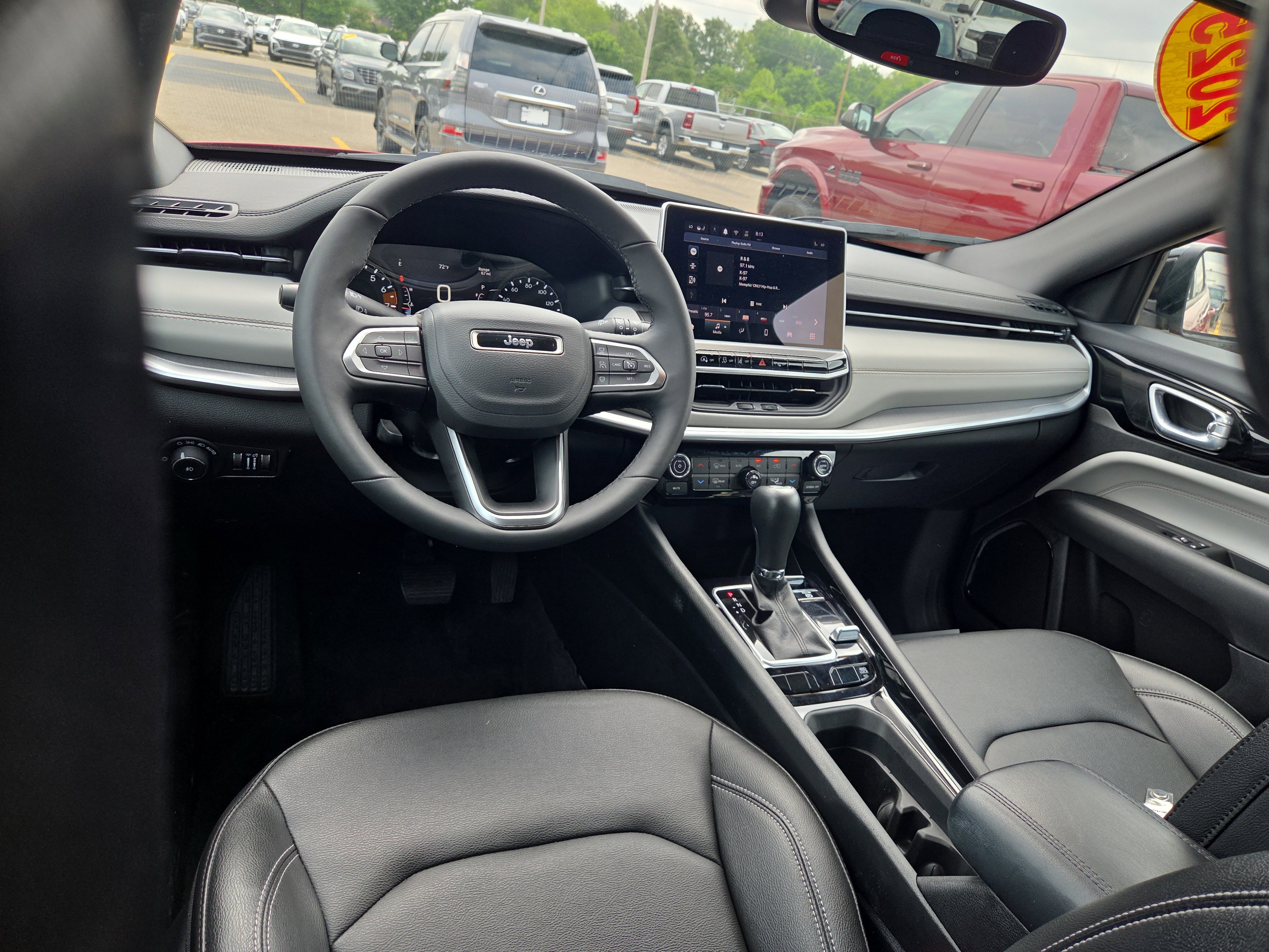 Used 2025 Jeep Compass Limited AWD/4WD image 8