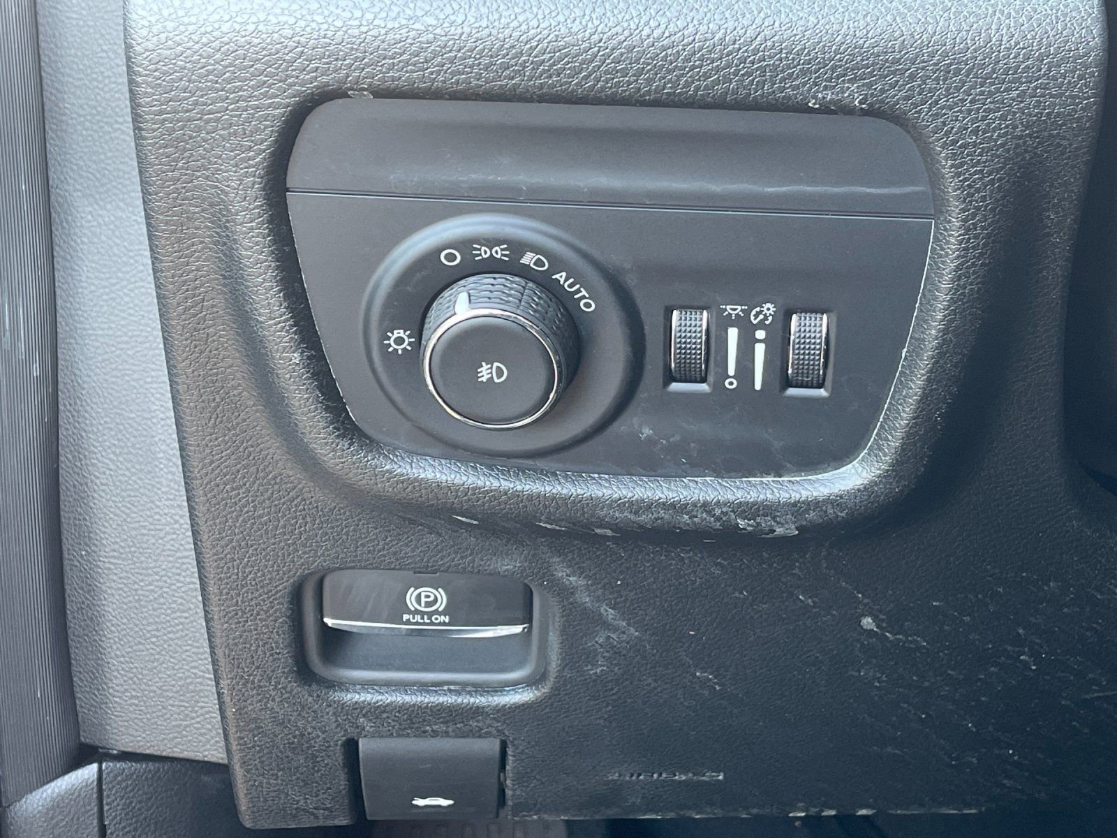 Used 2024 Jeep Grand Cherokee Limited w/ Trailer Tow Package image 31