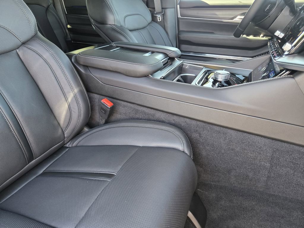 New 2026 Jeep Grand Wagoneer Summit w/ Premium Group III image 7