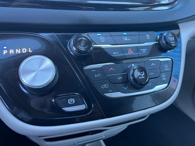 Used 2022 Chrysler Pacifica Touring-L FWD image 24