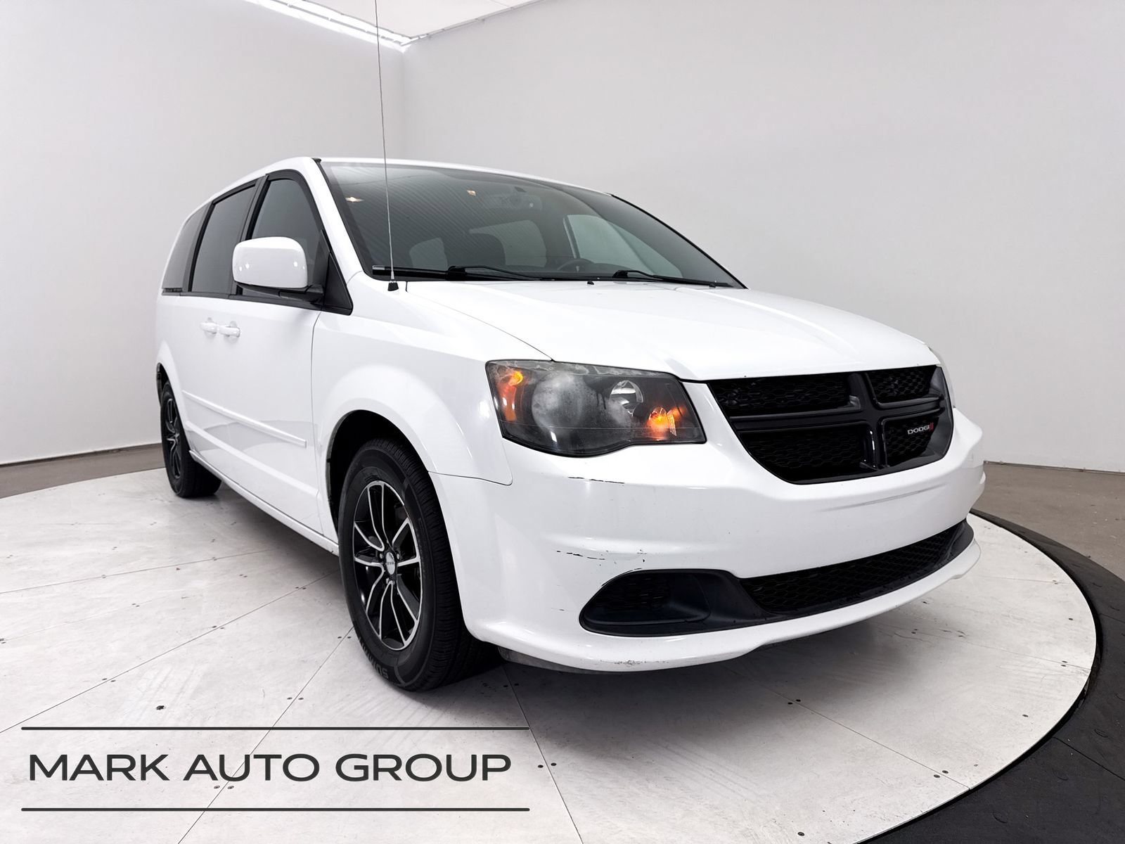 Used 2017 Dodge Grand Caravan SE FWD image 1