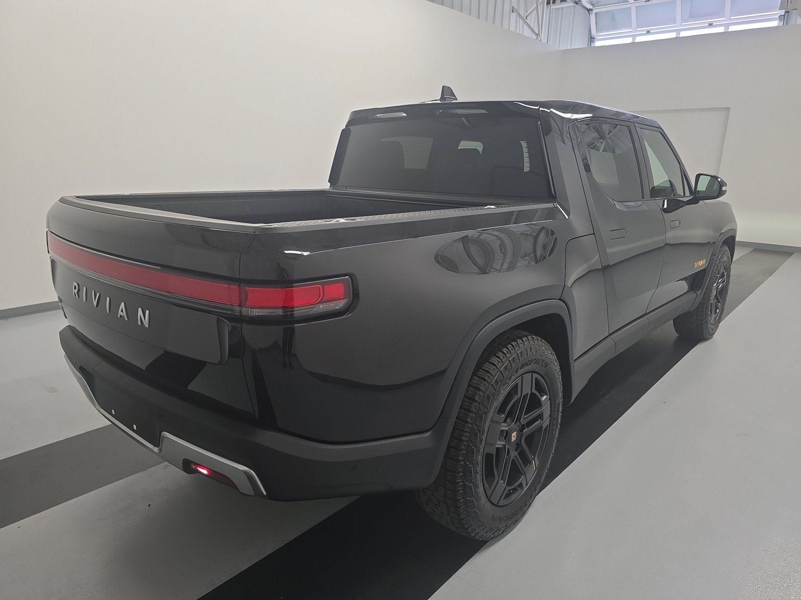 Used 2023 Rivian R1T Adventure AWD/4WD image 5