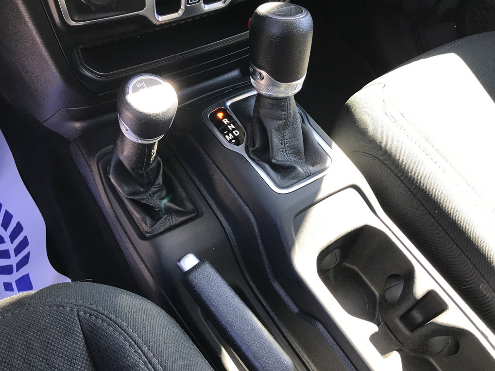 Used 2022 Jeep Gladiator Willys AWD/4WD image 21
