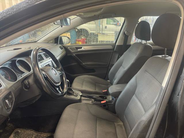Used 2017 Volkswagen Golf S image 7