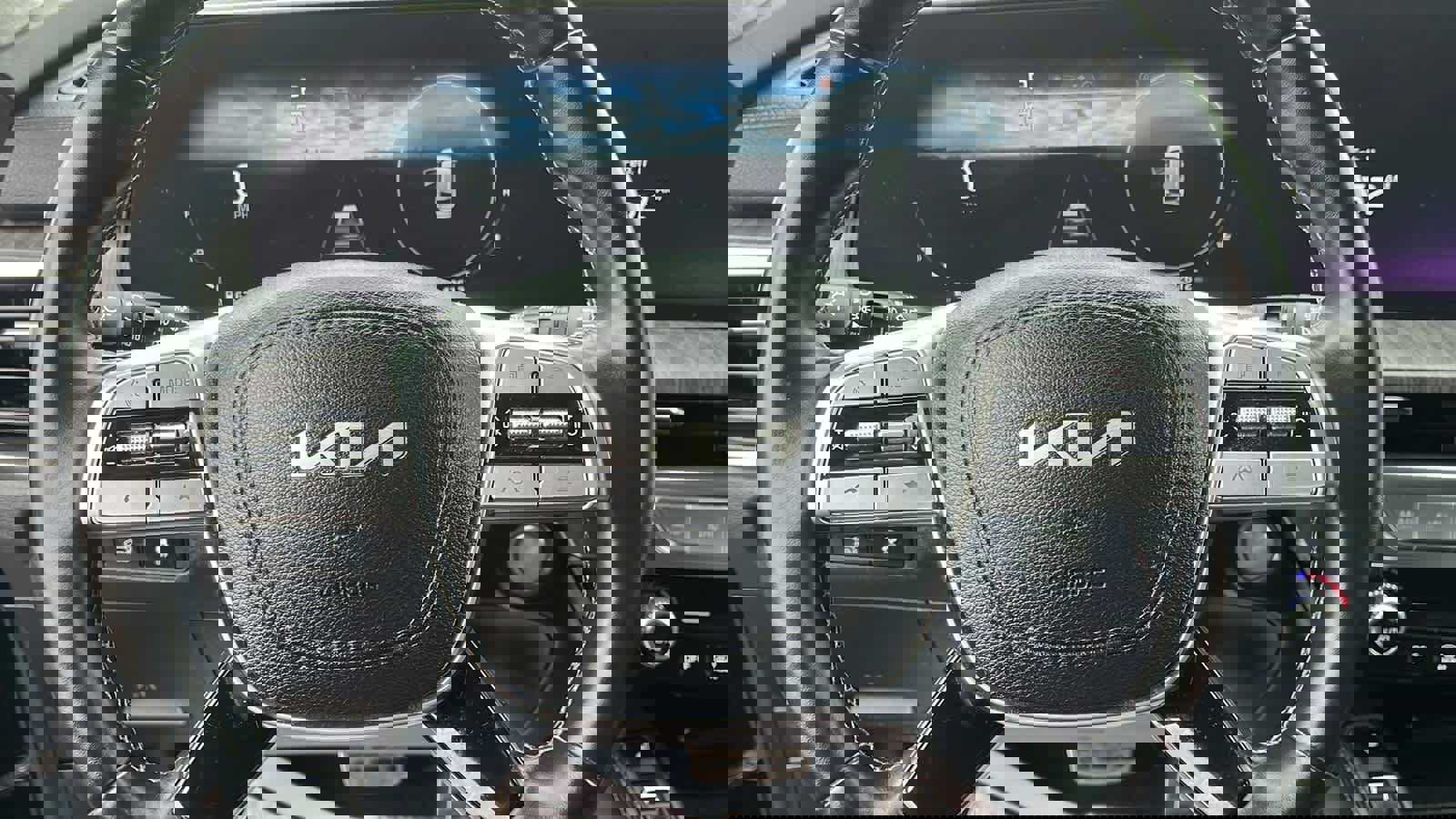 Used 2024 Kia Telluride SX Prestige w/ Towing Package image 12