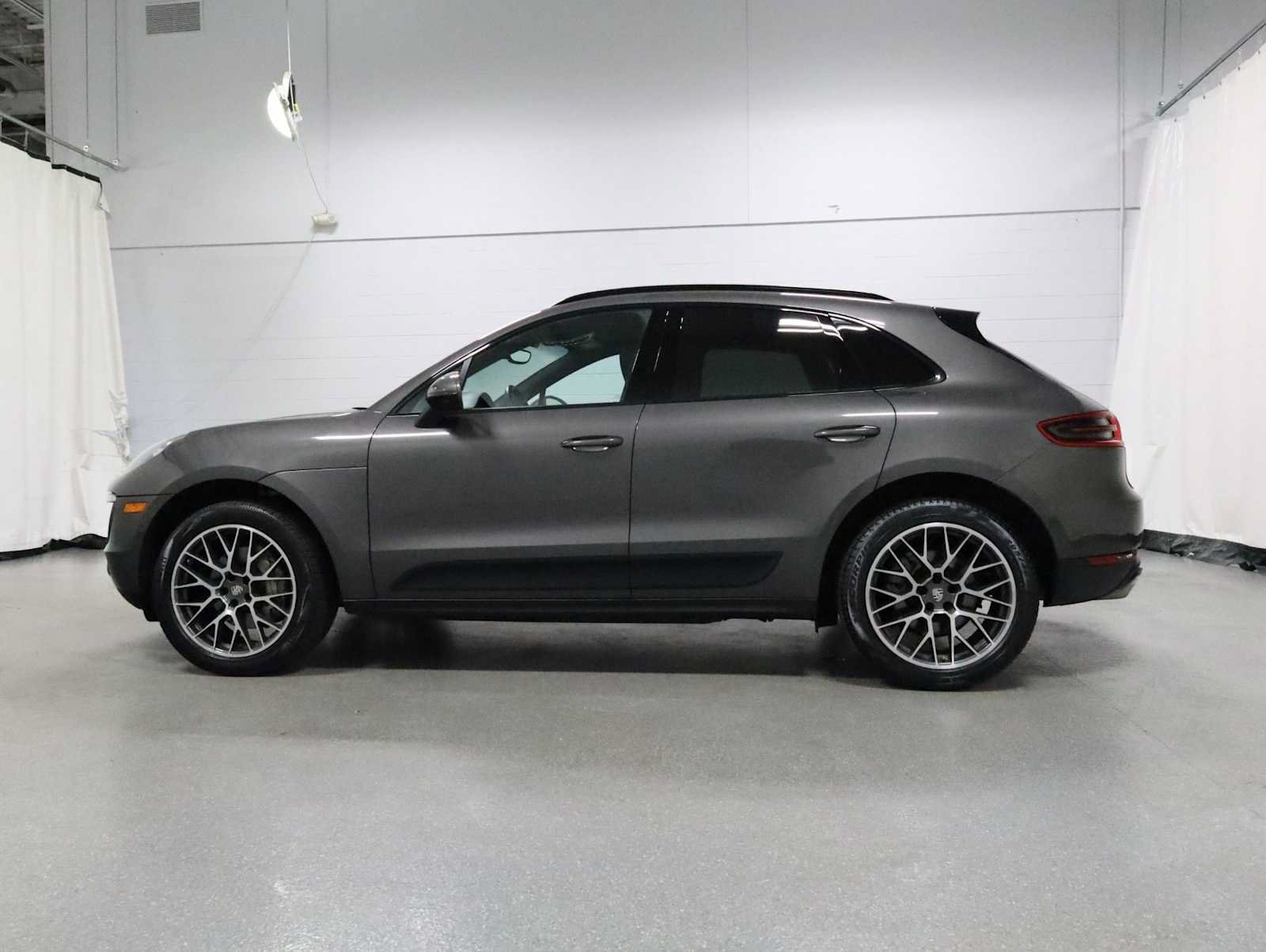 Used 2016 Porsche Macan S AWD/4WD image 2