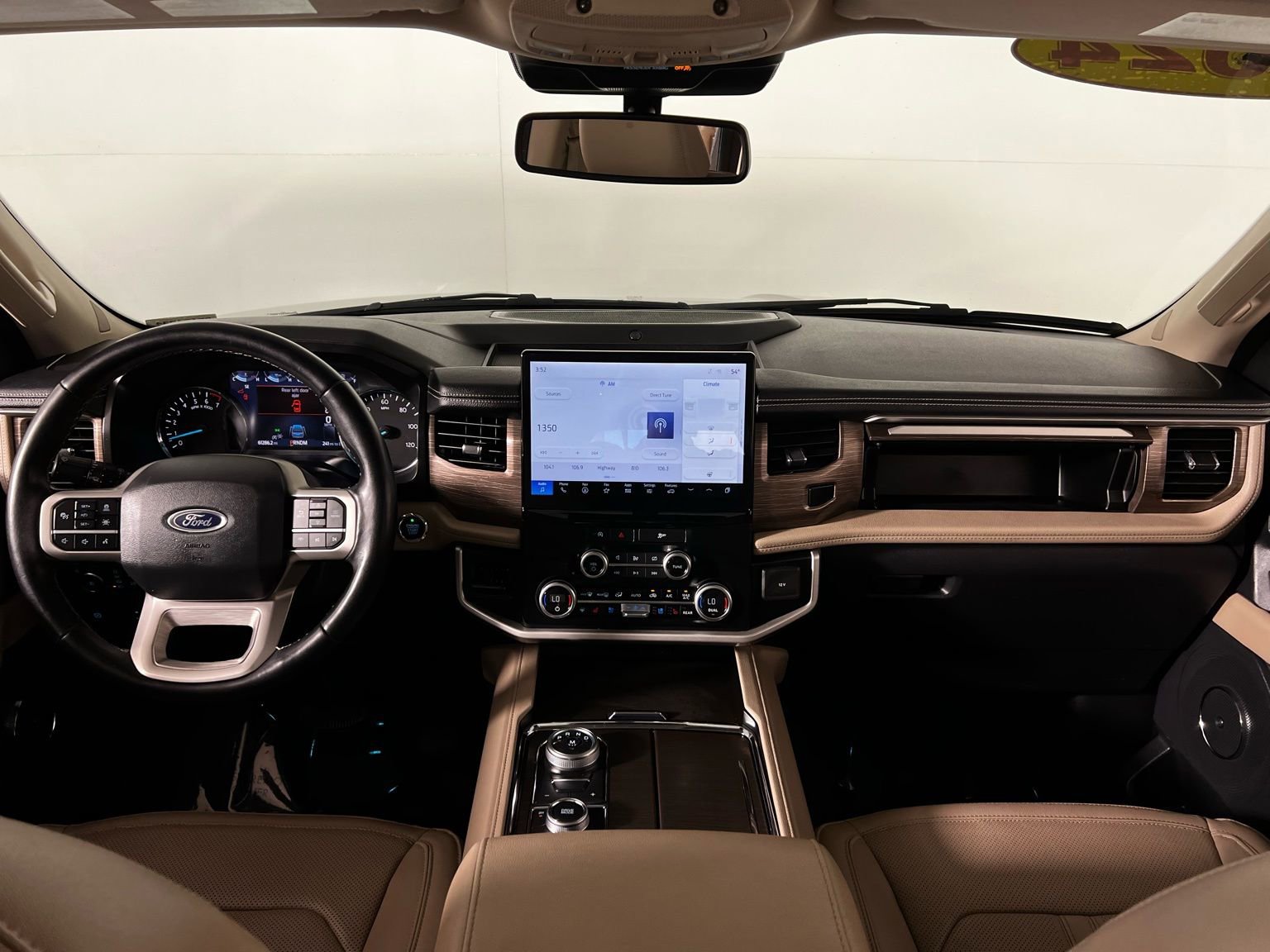 Used 2024 Ford Expedition Limited image 30