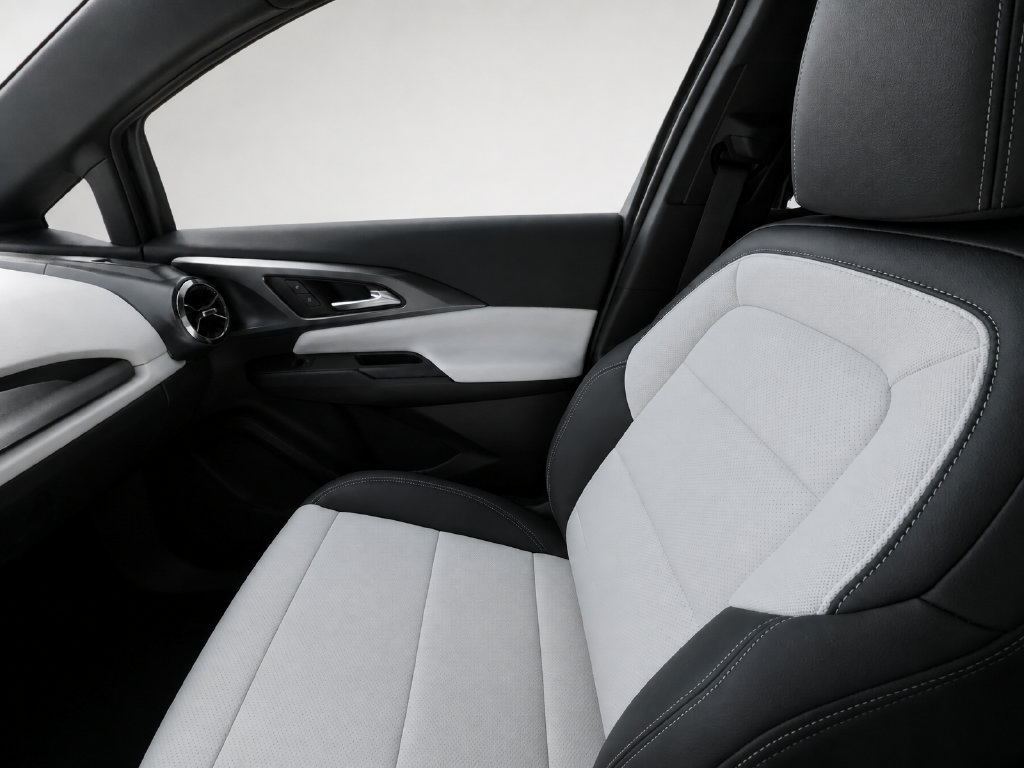 New 2026 Chevrolet Equinox EV LT AWD/4WD image 13