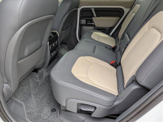 Used 2024 Land Rover Defender 130 X-Dynamic SE image 19