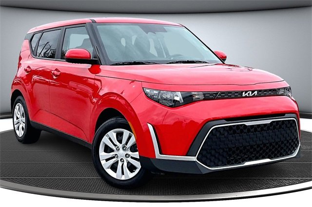 Used 2025 Kia Soul LX image 3