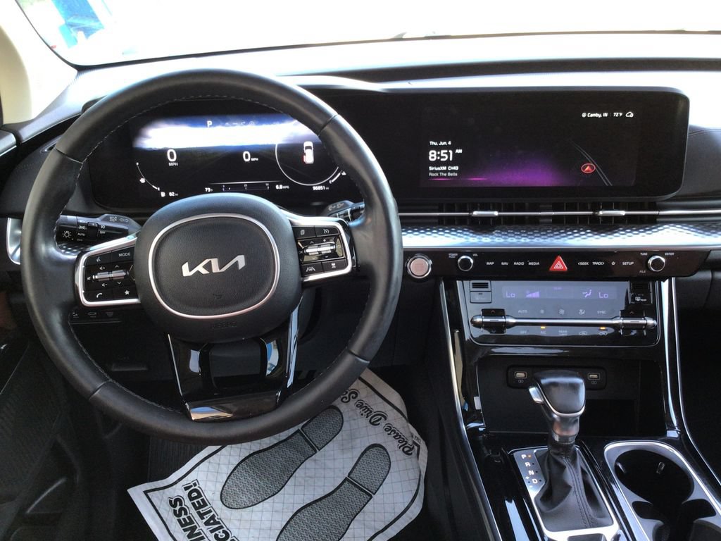 Used 2023 Kia Carnival SX Prestige FWD image 3