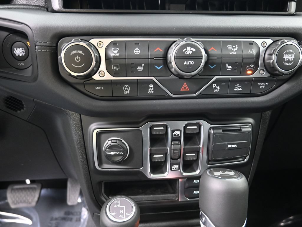 New 2026 Jeep Wrangler Unlimited Sahara AWD/4WD image 24