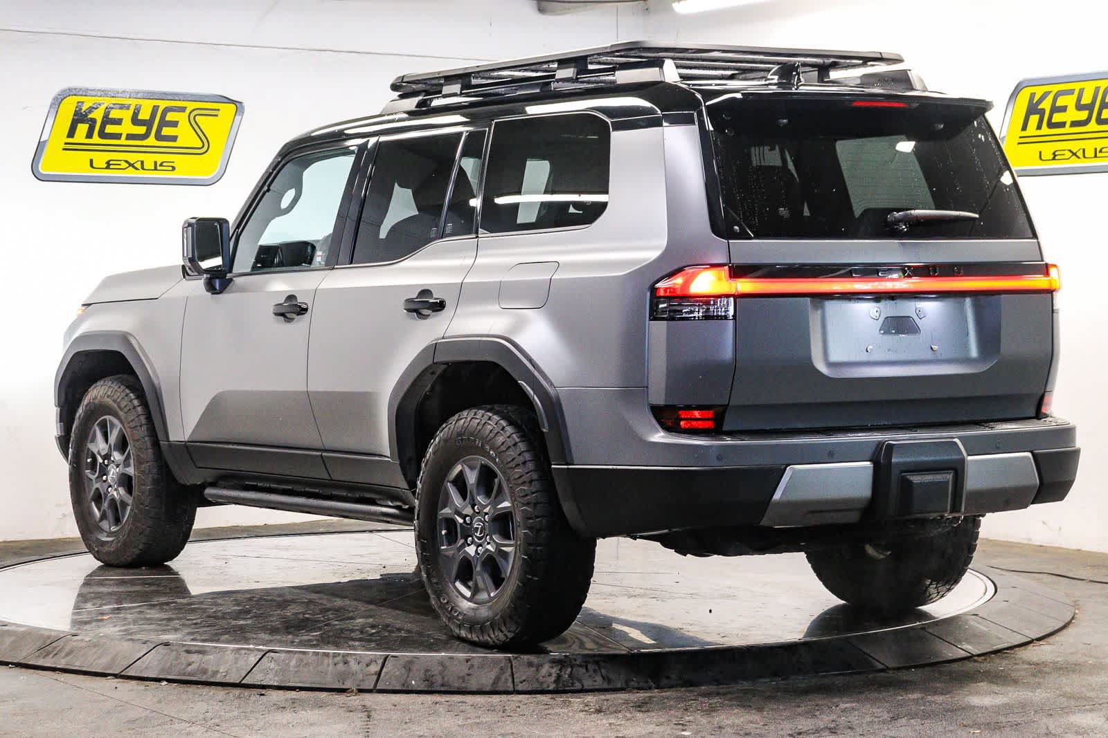 Used 2024 Lexus GX 550 AWD/4WD image 2