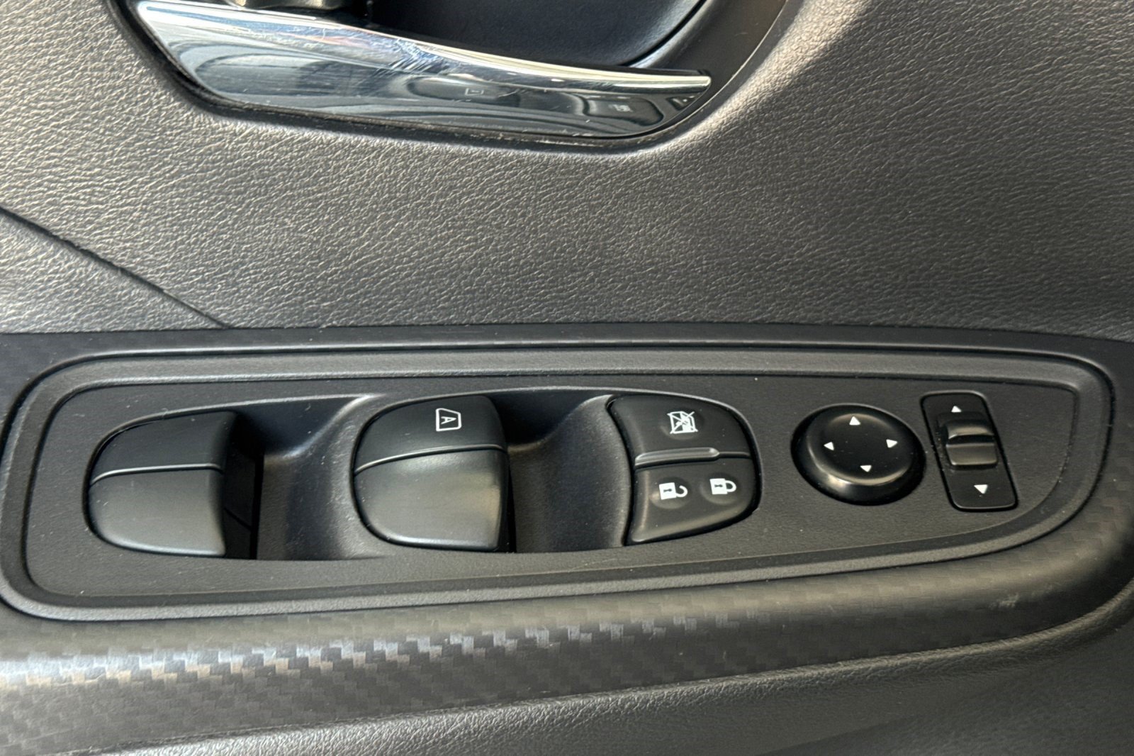 Used 2024 Nissan Versa SV FWD image 13