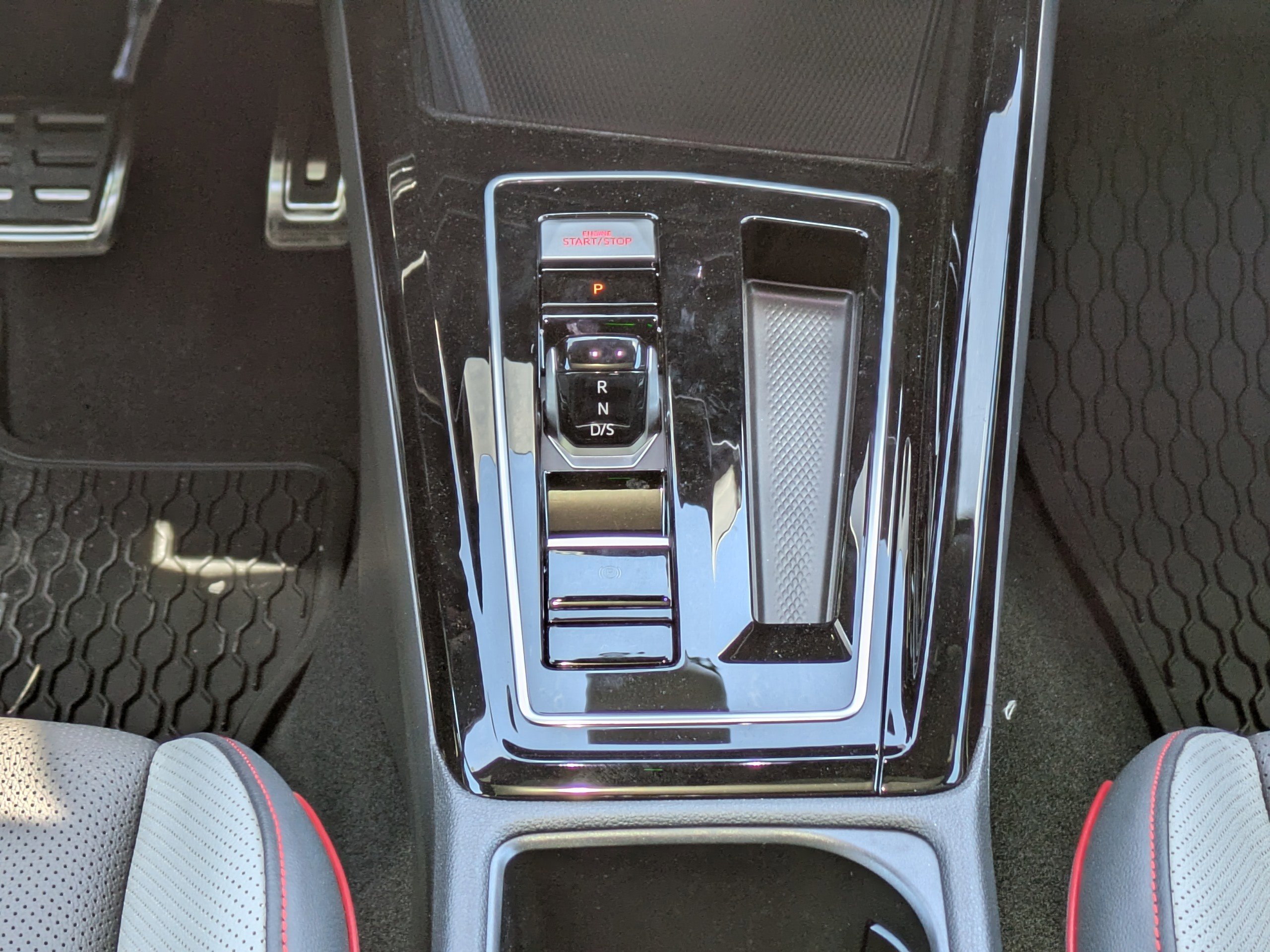 New 2026 Volkswagen GTI SE FWD image 18