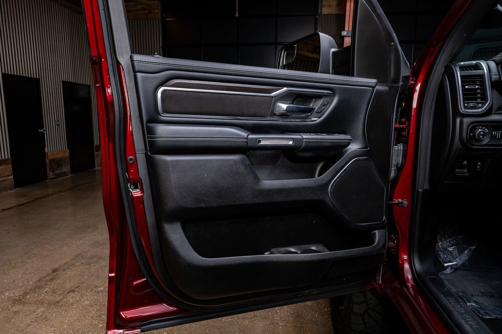 Used 2025 RAM 1500 Laramie w/ Laramie Southwest Edition image 37