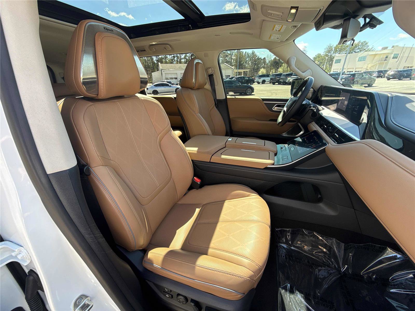 Certified 2025 INFINITI QX80 Sensory image 25