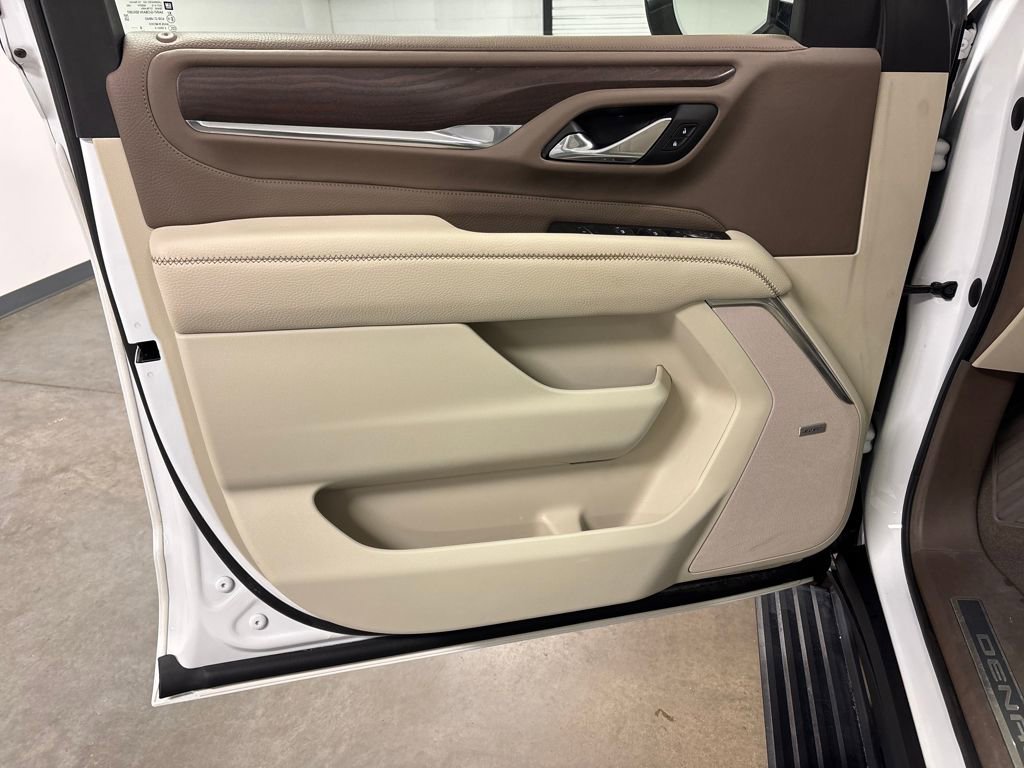 Used 2021 GMC Yukon Denali w/ Denali Premium Package image 24