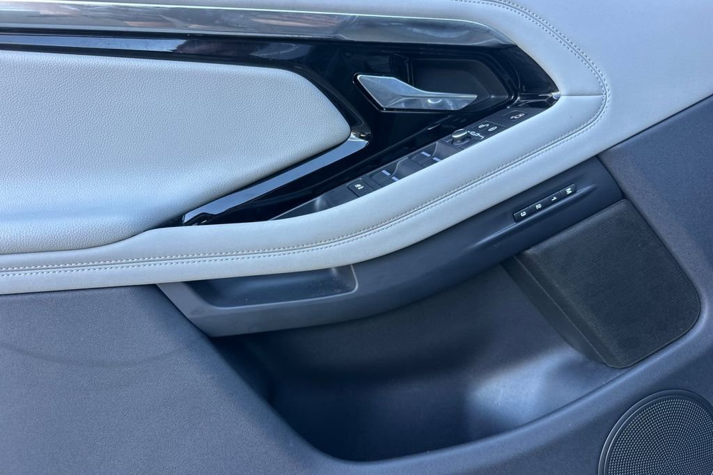 Used 2020 Land Rover Range Rover Evoque First Edition image 11