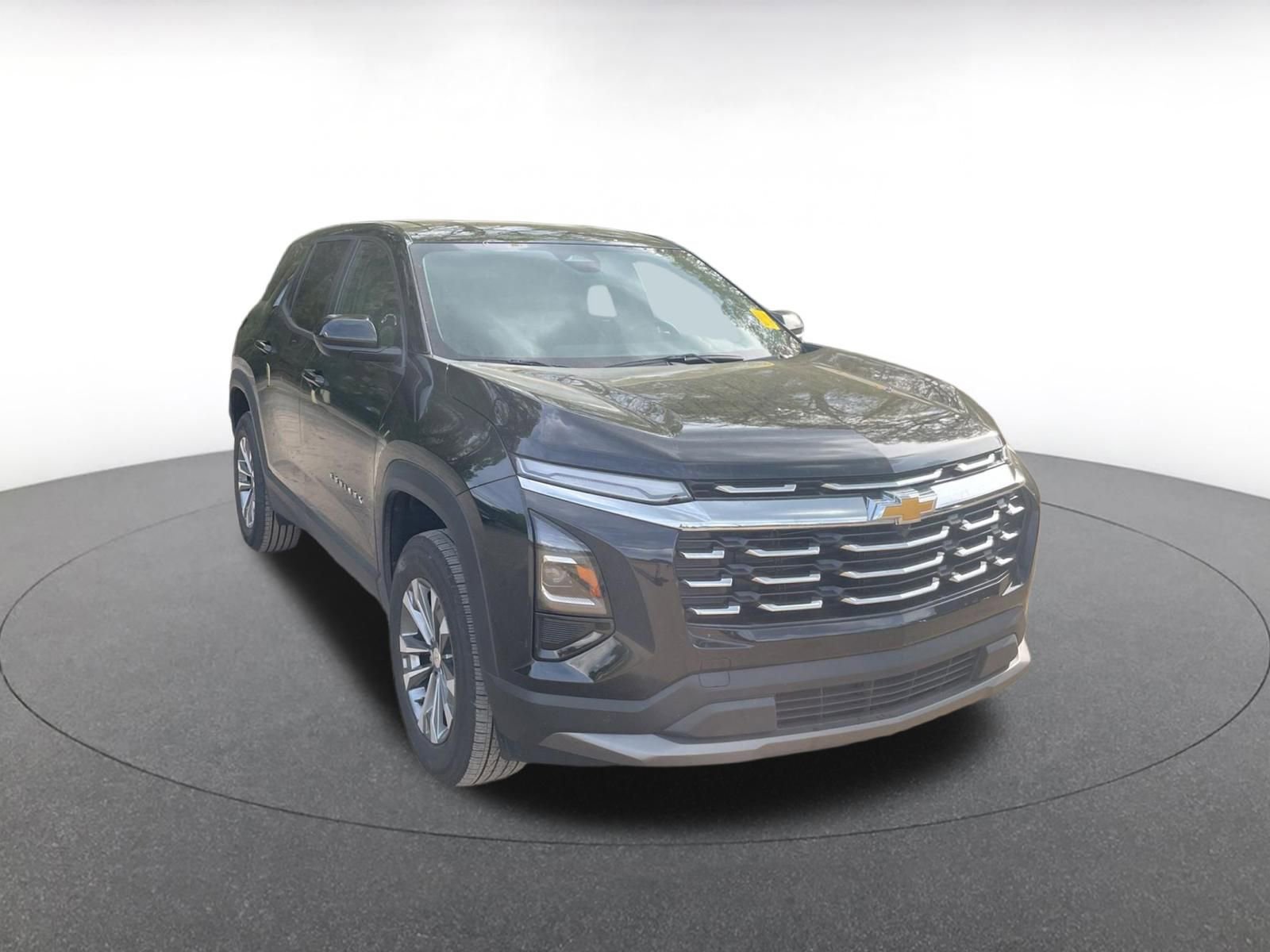Used 2025 Chevrolet Equinox LT FWD image 2