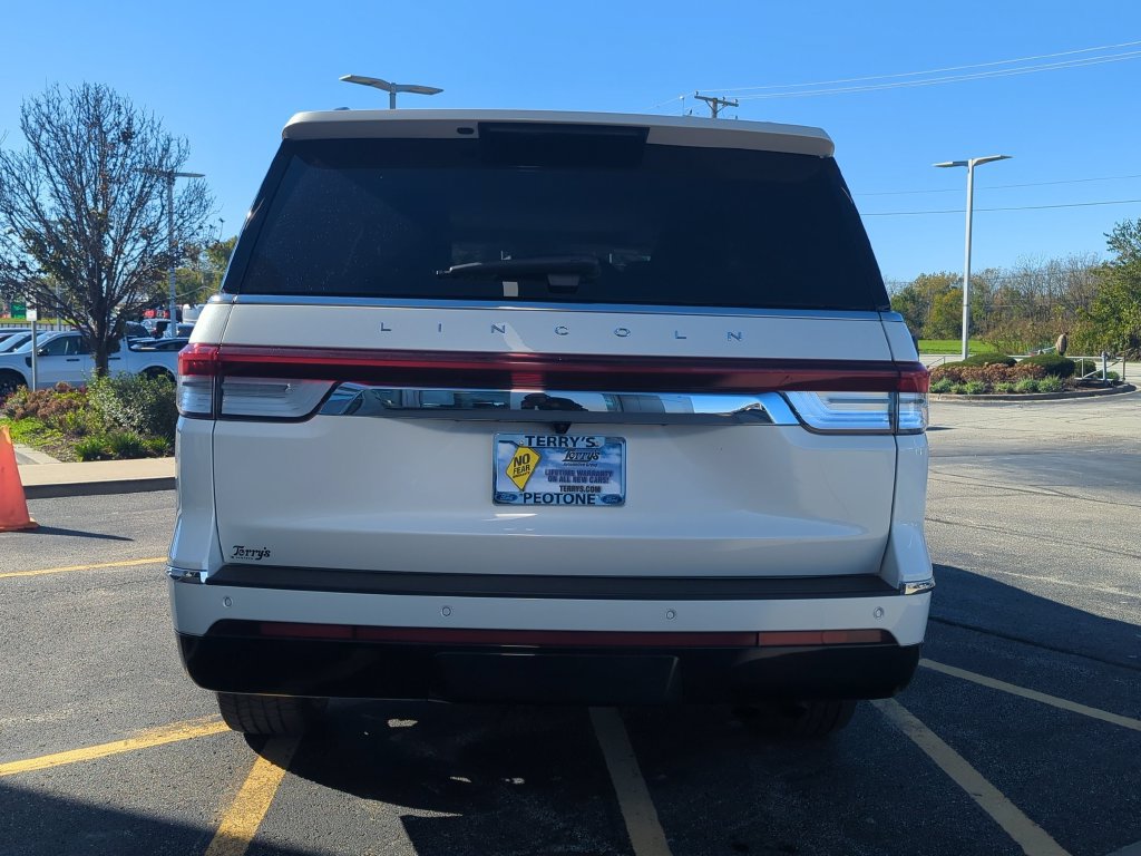Used 2024 Lincoln Navigator Reserve AWD/4WD image 4