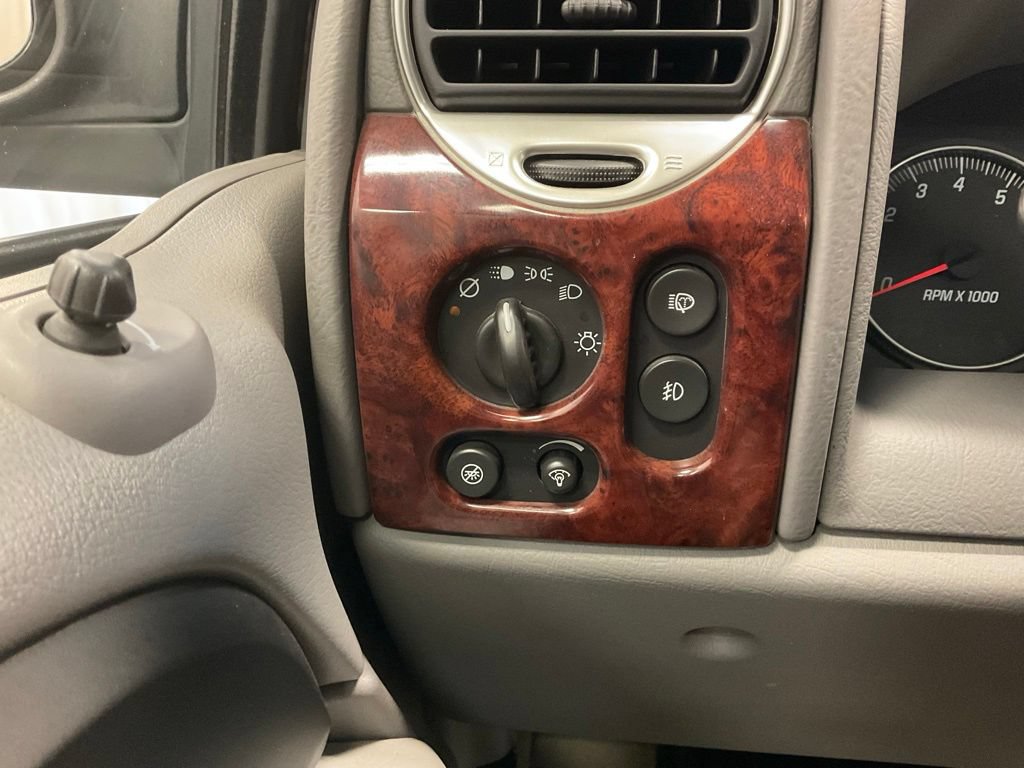 Used 2005 GMC Envoy SLT AWD/4WD image 16