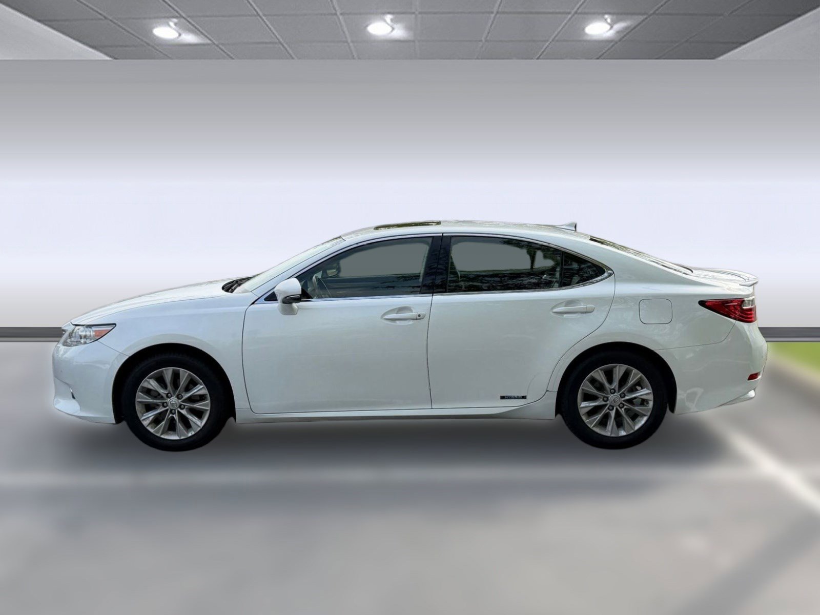 Used 2013 Lexus ES 300h w/ Luxury Pkg FWD image 2