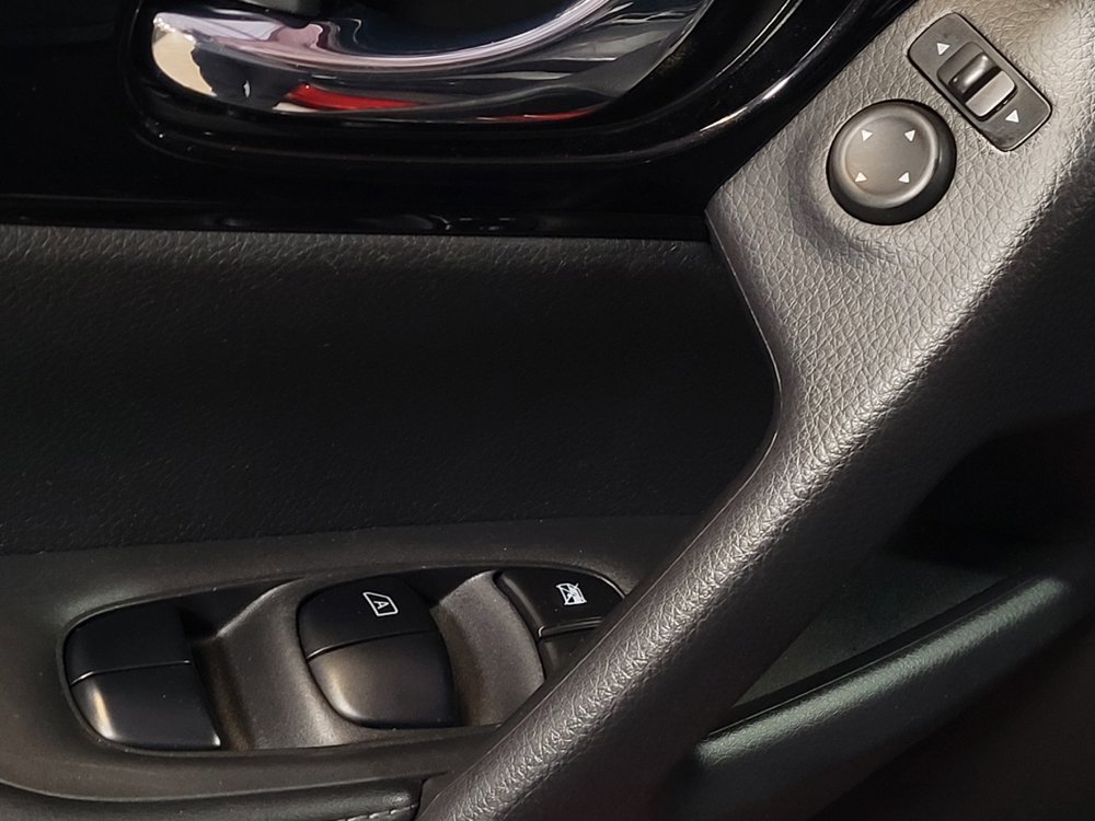 Used 2019 Nissan Rogue Sport SL FWD image 27