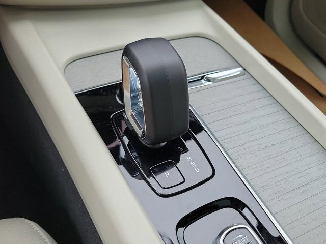 Certified 2025 Volvo XC60 T8 Plus w/ Protection Package Premier image 8