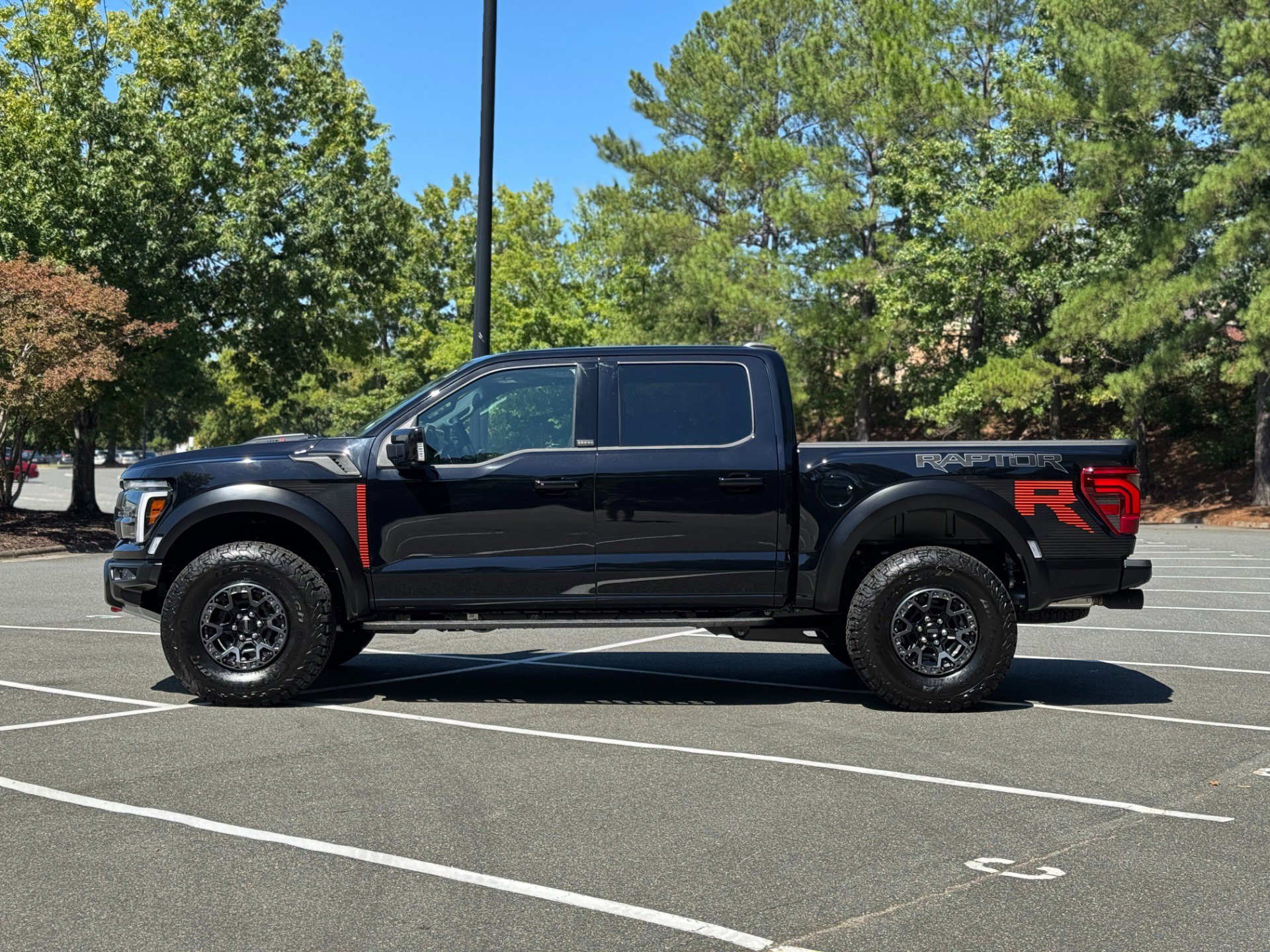 Used 2025 Ford F150 Raptor image 6