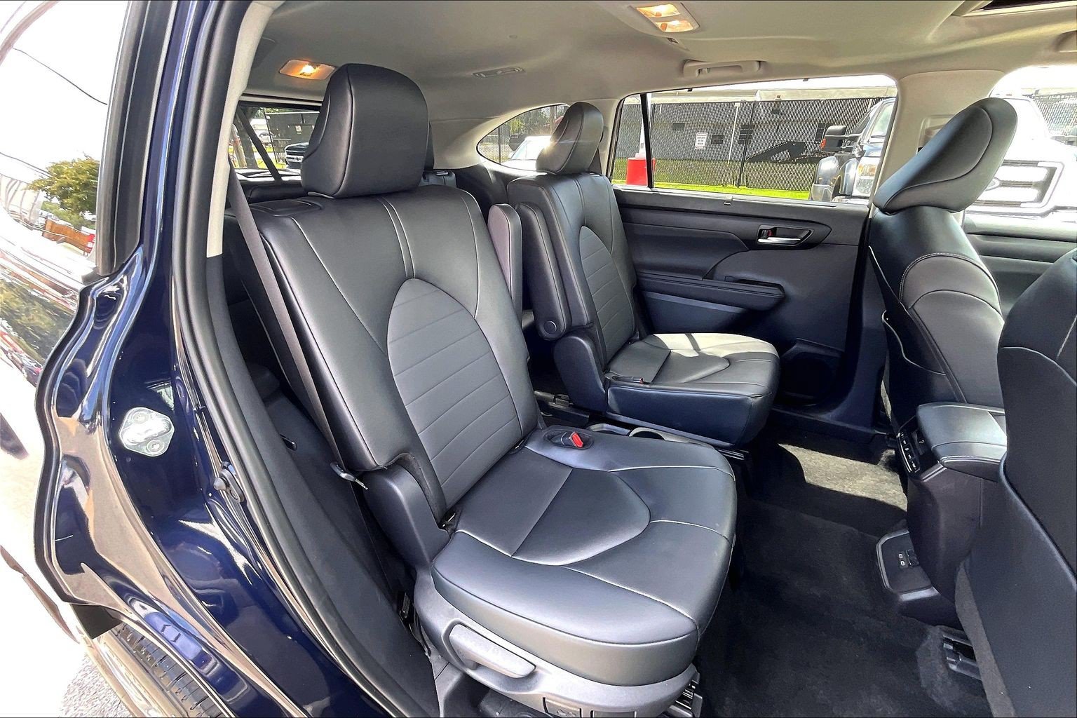 Used 2026 Toyota Highlander XLE AWD/4WD image 32
