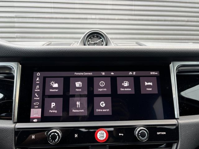 Used 2025 Porsche Macan AWD/4WD image 19