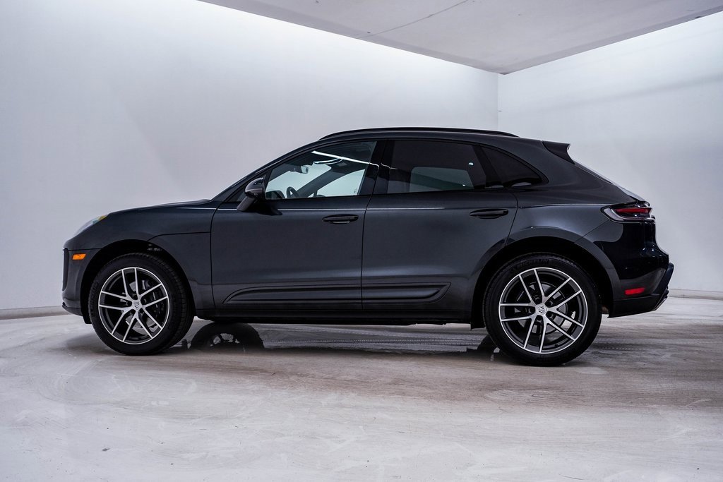 Certified 2025 Porsche Macan image 2