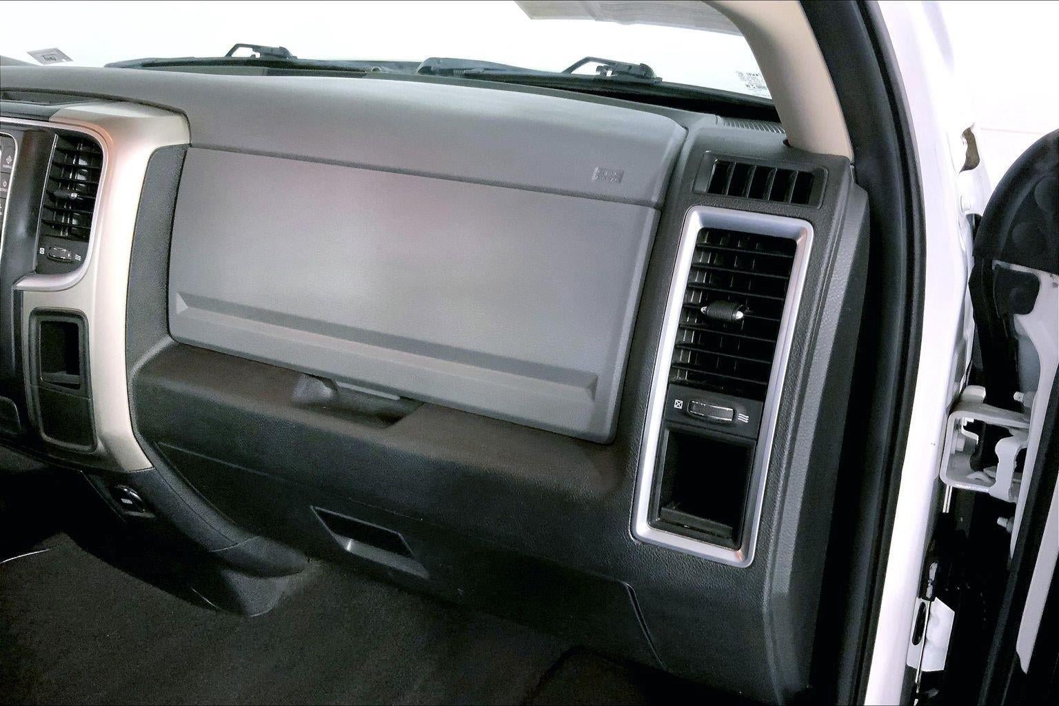 Used 2016 RAM 1500 Classic SLT AWD/4WD image 16