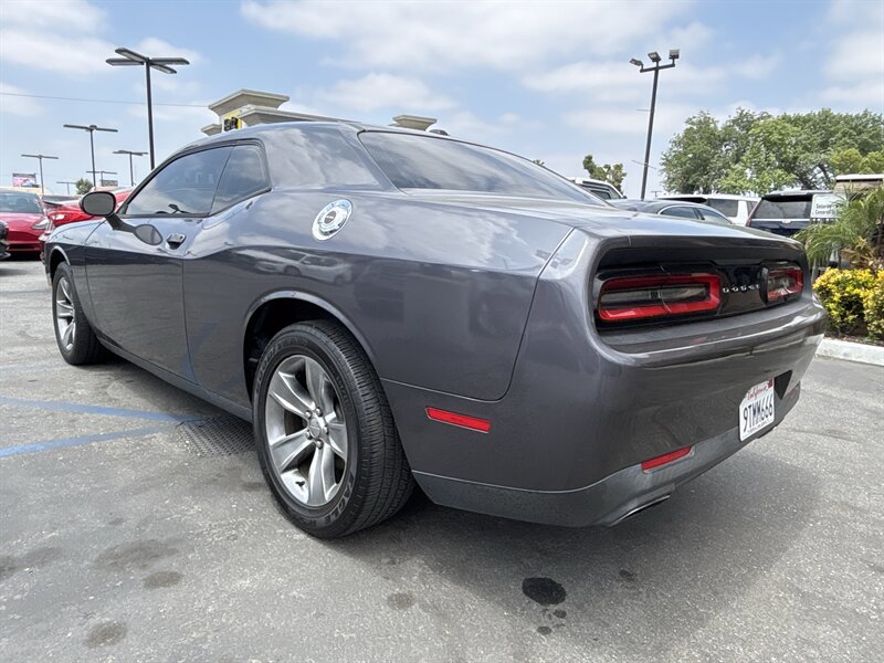Used 2015 Dodge Challenger SXT RWD image 4