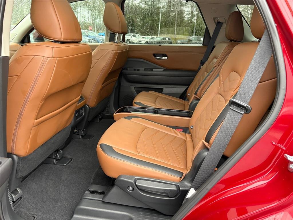 Used 2025 Nissan Pathfinder Platinum image 20