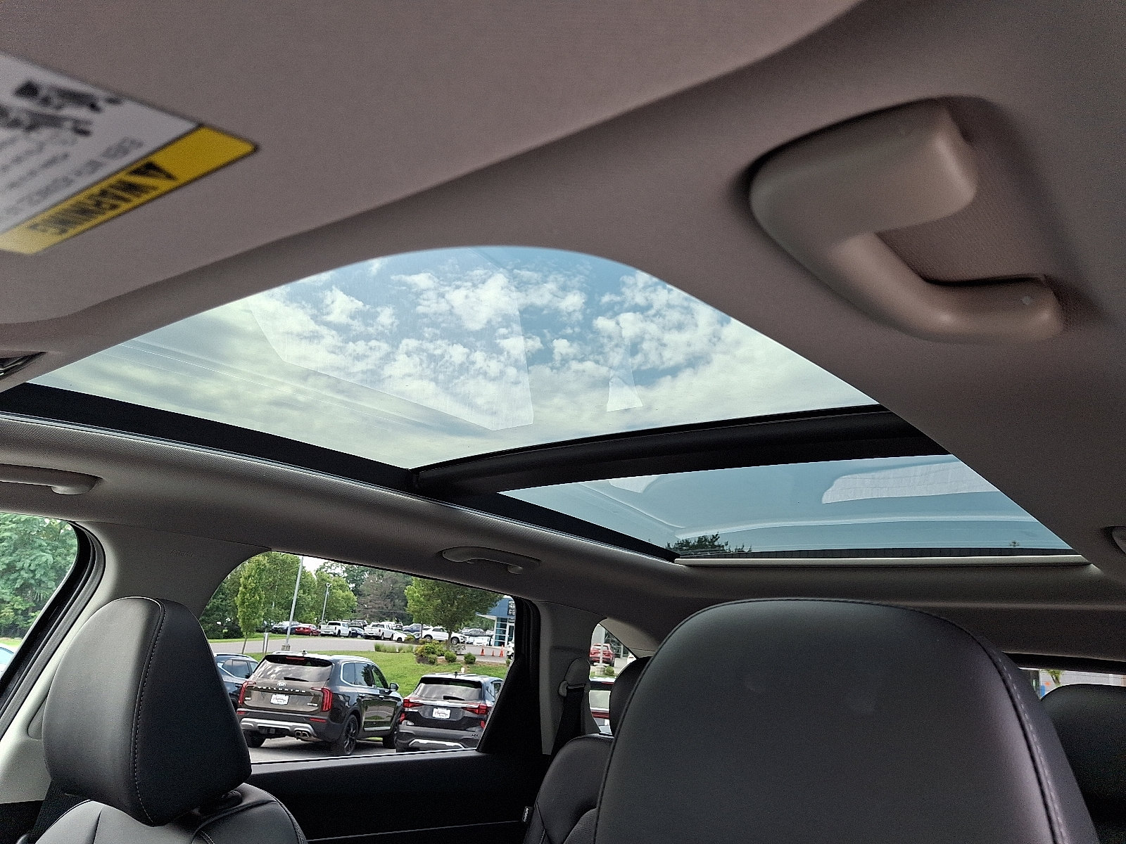 Certified 2025 Kia Sorento S w/ Panoramic Sunroof Package FWD image 14