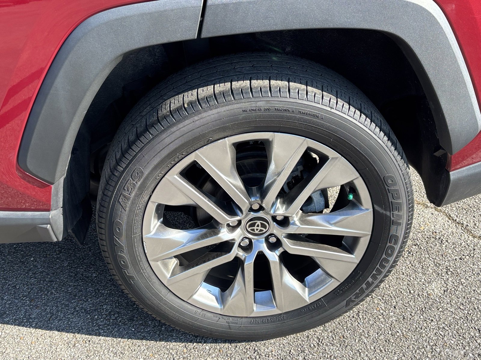 Used 2021 Toyota RAV4 XLE Premium image 4