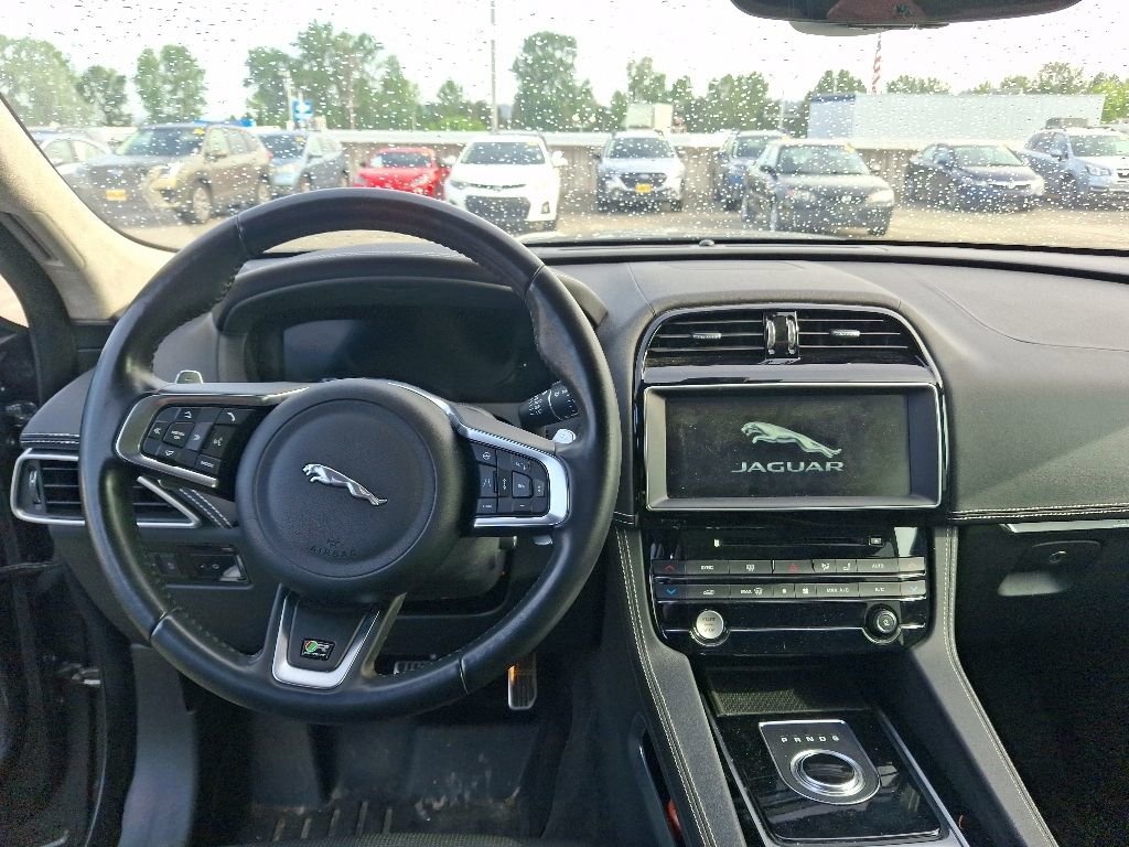 Used 2019 Jaguar F-PACE R-Sport AWD/4WD image 11