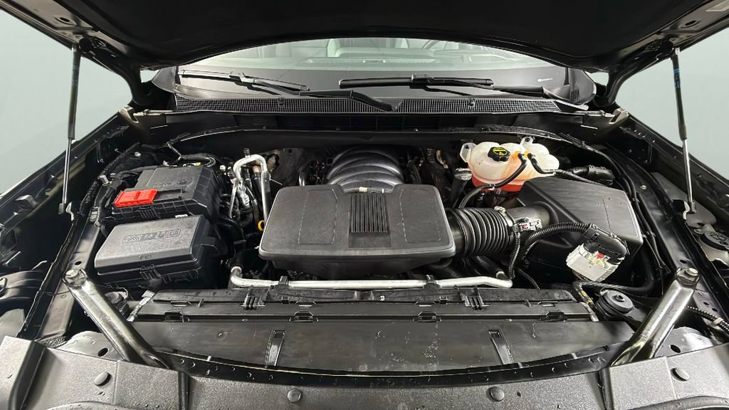 Used 2025 Chevrolet Suburban LS image 39