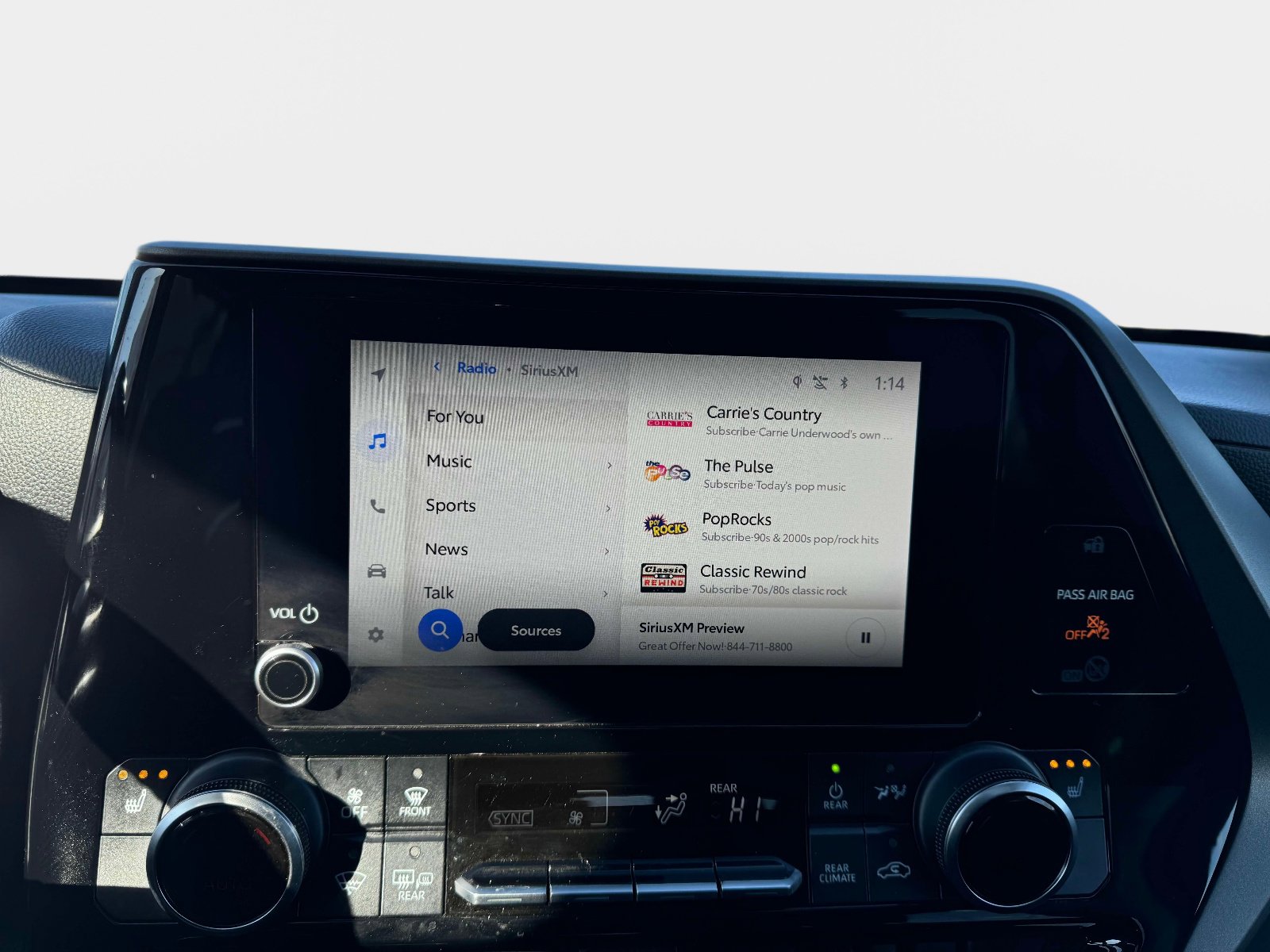 Used 2023 Toyota Highlander XLE image 24