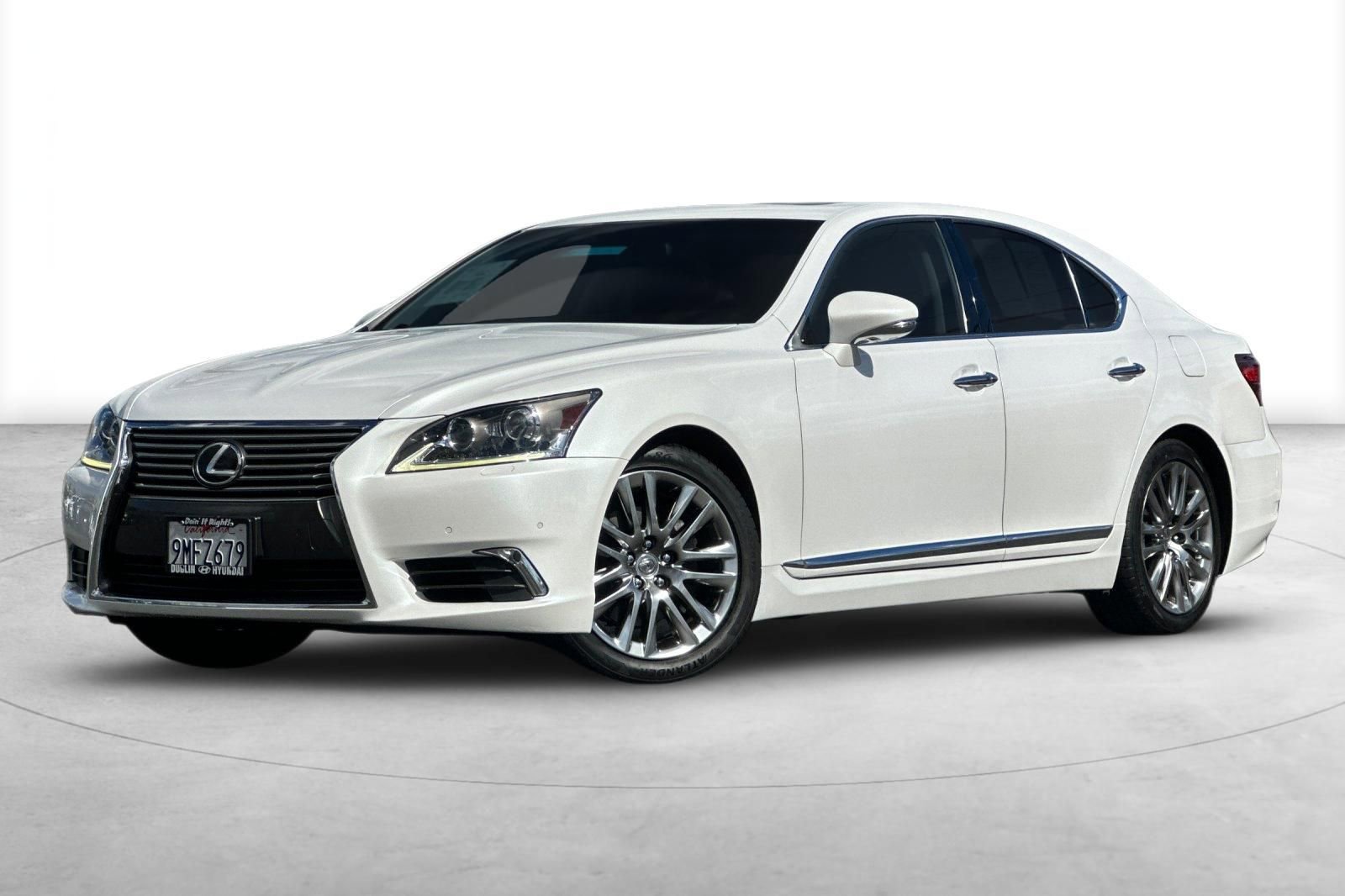 Used 2017 Lexus LS 460 w/ Comfort Package image 2