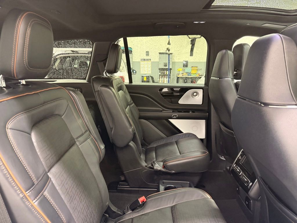 Used 2025 Lincoln Aviator Black Label AWD/4WD image 27